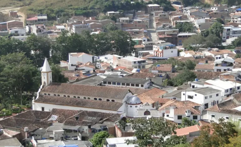 Dos policías murieron después del acoso con francotiradores a la estación en la comuna de Río de Oro
– Primer plano