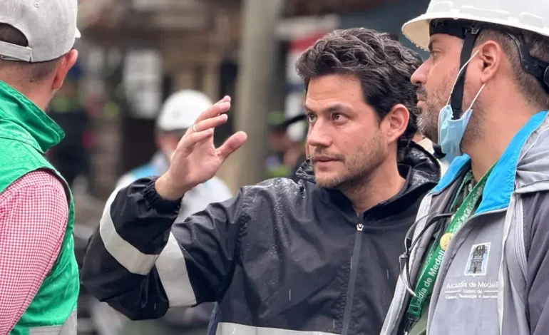 Secretario de Seguridad Medellín al presidente de la visita de Petro

 – Primer plano