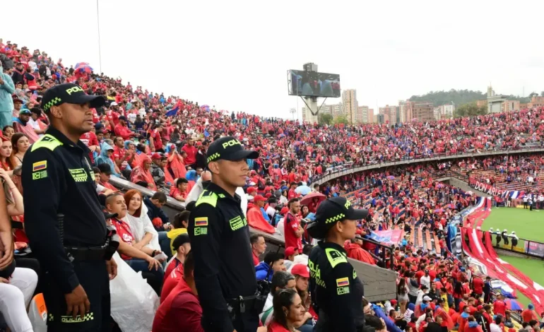 Este es un dispositivo de seguridad para el partido final
– Primer plano