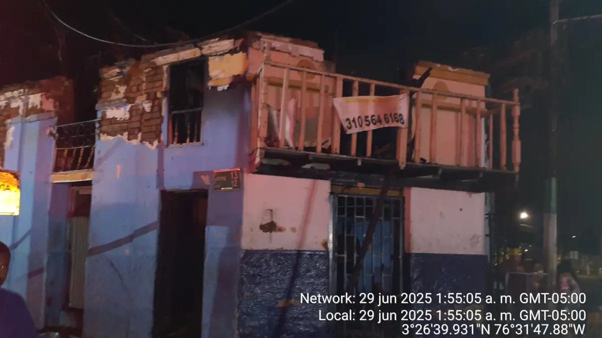 Los incendios malvados consumieron al inquilino y parte de la casa en el centro y en el este de todo: la persona murió

 – Primer plano