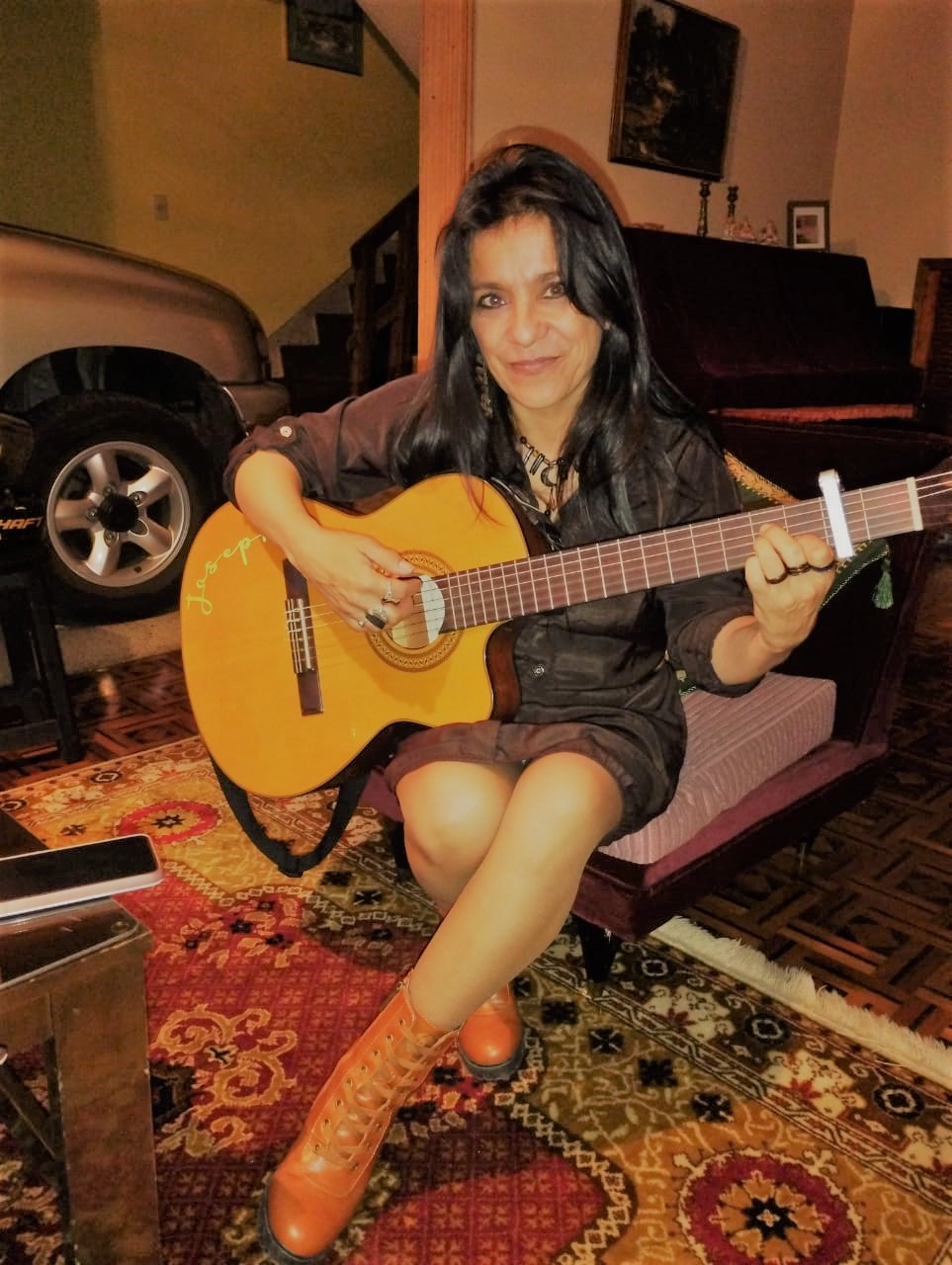 Un cantante sureño: escritor que transforma la realidad en la melodía

 – Primer plano