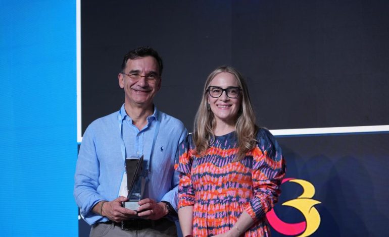 Banco de Bogotá recibe el Premio Flor Ángel Gómez para el Programa de Educación Financiera
– Primer plano