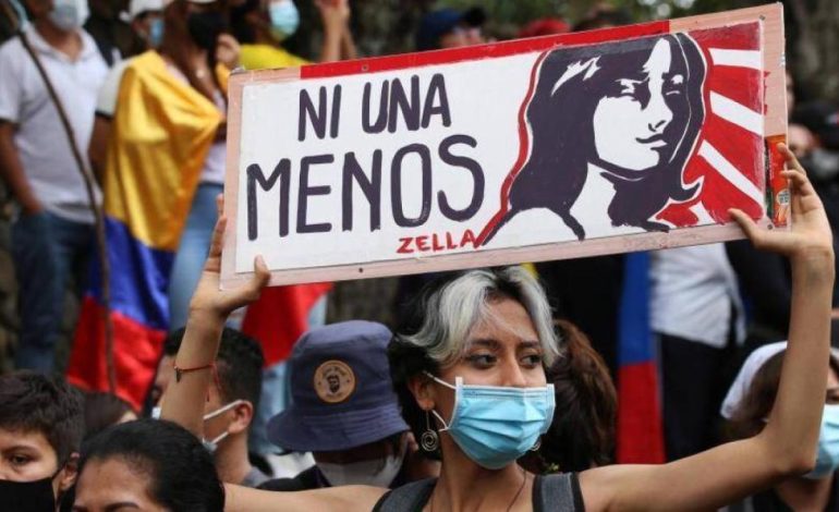 Busca el asesino de una mujer, arrojó capturado; Llevaba un arma
– Primer plano