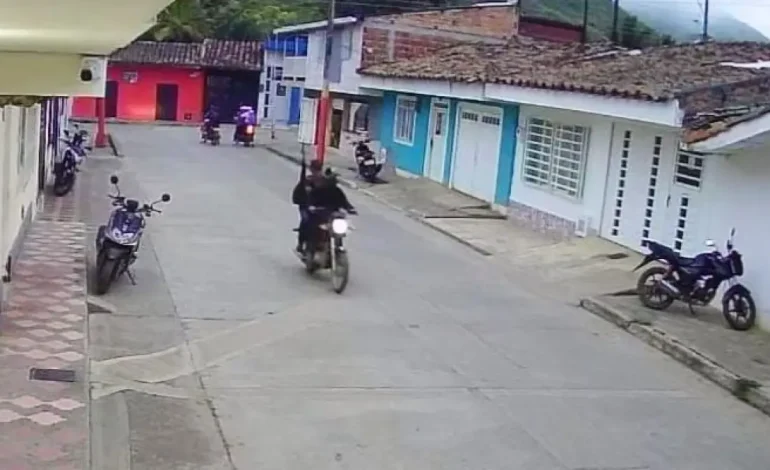 Buscan hombres armados después de intentar atacar a la policía con tierra y aire
– Primer plano