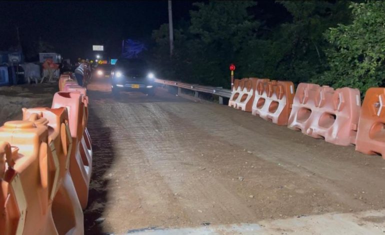Cartagena -A Barranquilla Road con un pasaje alternativo en el puente Juan de Acosta permite una doble línea de sentidos
– Primer plano