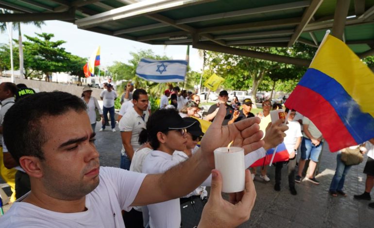 Con plántulas, escrituras y oraciones, las ciudades están llorando por la salud de Miguel Uribe: piden paz

 – Primer plano