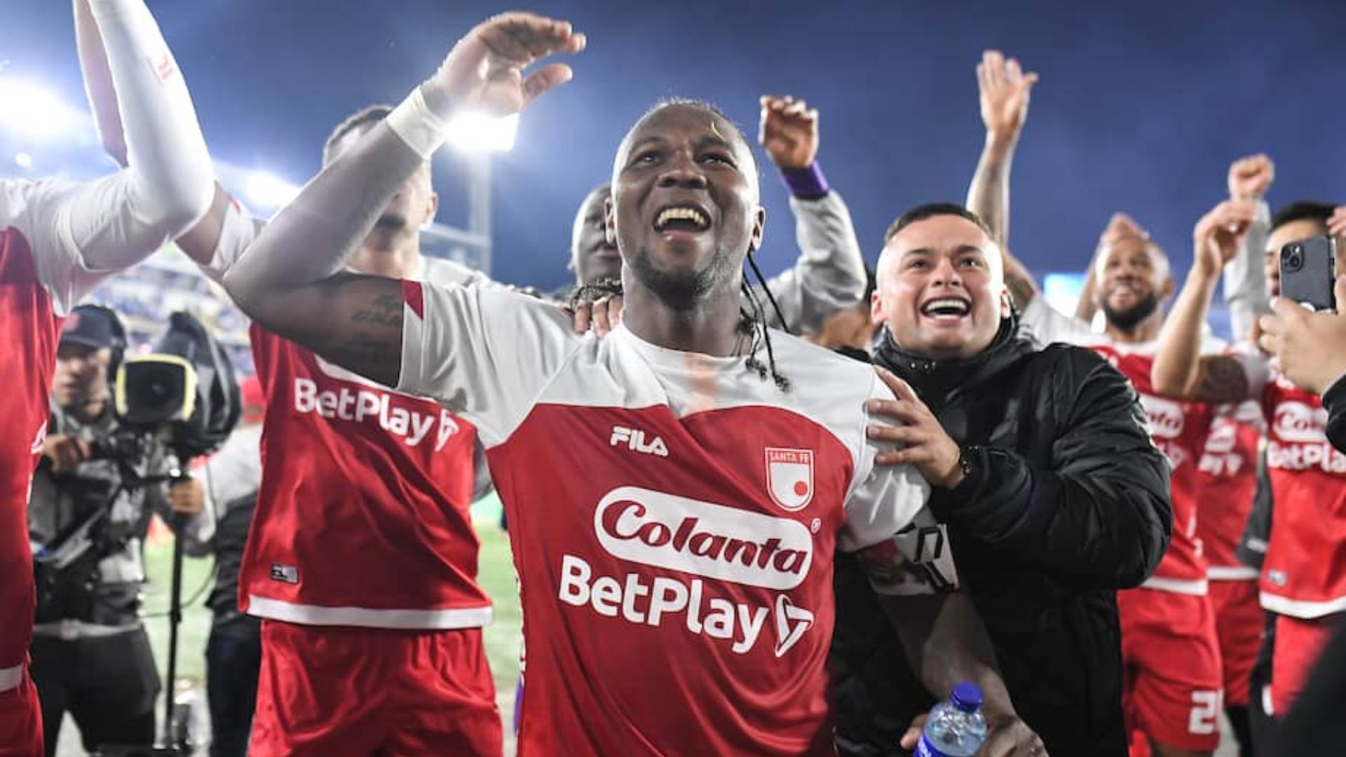 Santa Fe derrota a Independiente Medellín y obtiene el título de campeón y su décima estrella

 – Primer plano