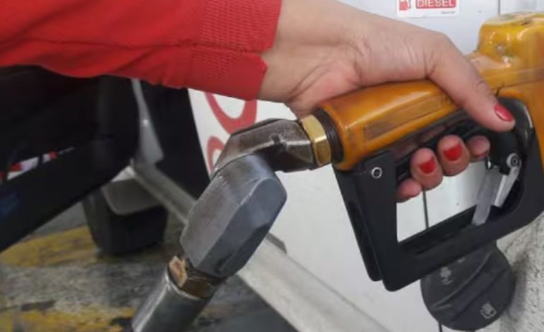 Con el precio de la gasolina
– Primer plano