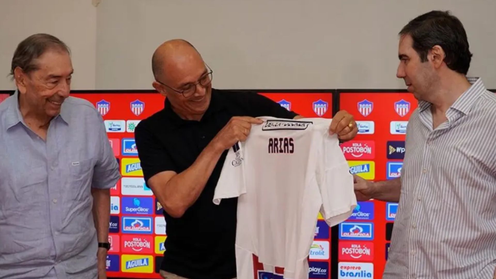 Lo que Alfredo Arias dijo cuando se le presentó como entrenador junior

 – Primer plano