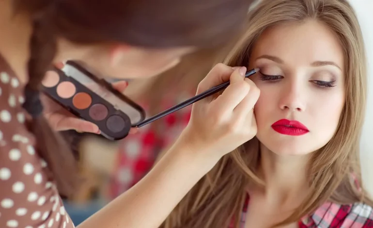 Día internacional de maquillaje: creatividad, historia y un legado que excede
– Primer plano