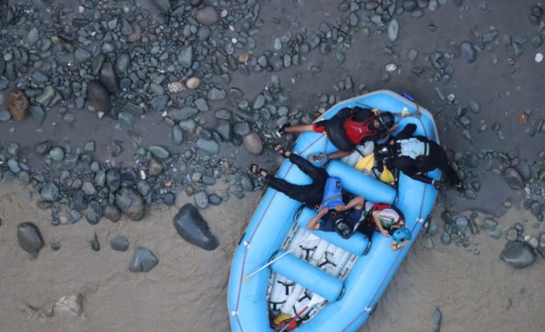 Fue un rescate dramático de dos turistas de 29 que se estrellaron en el río Güjar

 – Primer plano