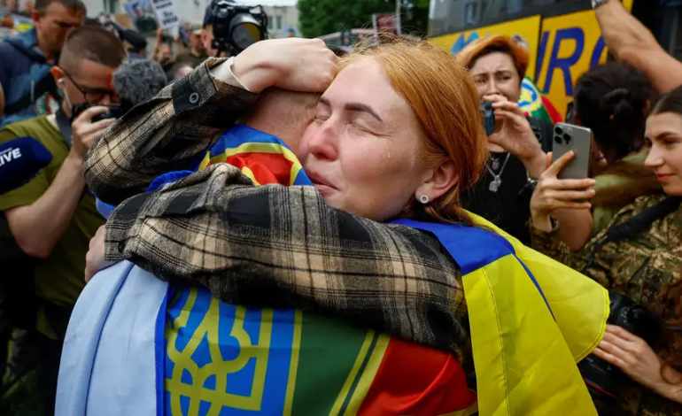 Fuera de prisioneros de guerra entre Rusia y Ucrania
– Primer plano