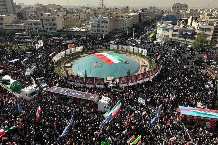 Rendirán homenaje a sus gerentes militares y científicos que caen en la guerra con Israel con un funeral masivo

 – Primer plano