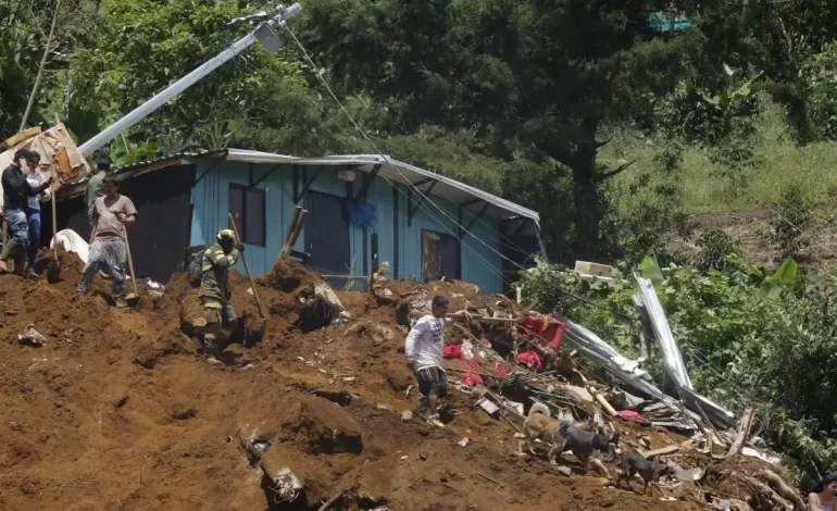 Hasta 14 muertes y una disminución a 11 faltantes después de un deslizamiento mortal en hermoso
– Primer plano
