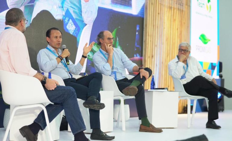 «No habrá una salida real sin la participación del gobierno»
– Primer plano