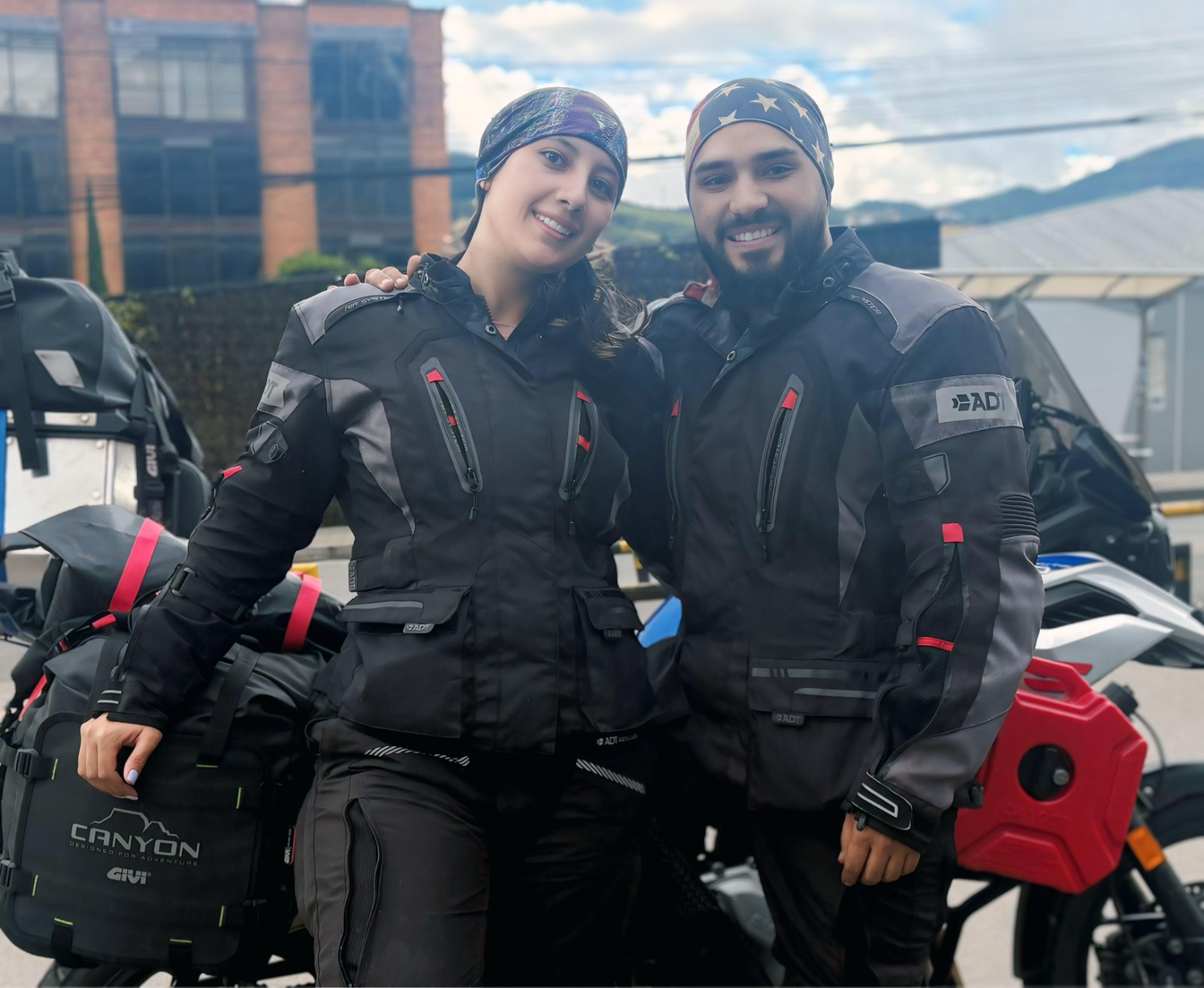 El viaje que cambió sus vidas

 – Primer plano