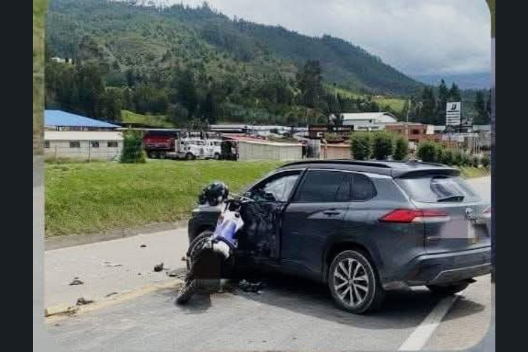 El accidente de tráfico grave deja a un motociclista dañado

 – Primer plano