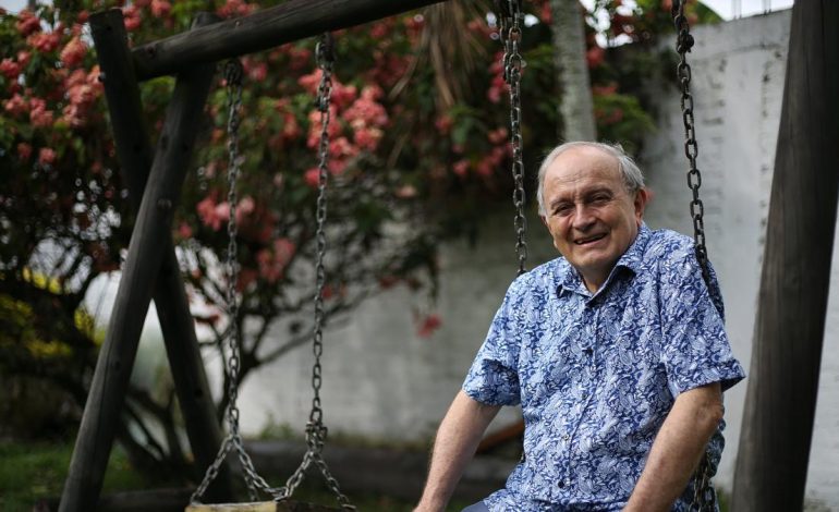 Reflexión del escritor Gustavo Álvarez Gardeazabal, después del ataque a Miguel Uribe
– Primer plano