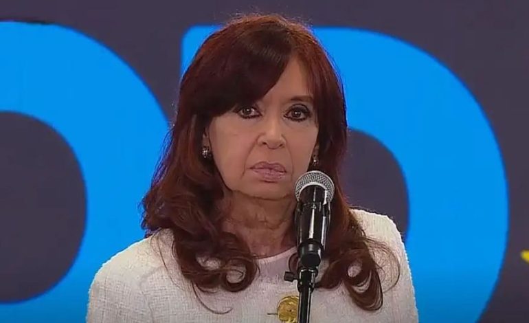Cristina Kirchner está fuera de la política argentina: condenada por corrupción
– Primer plano