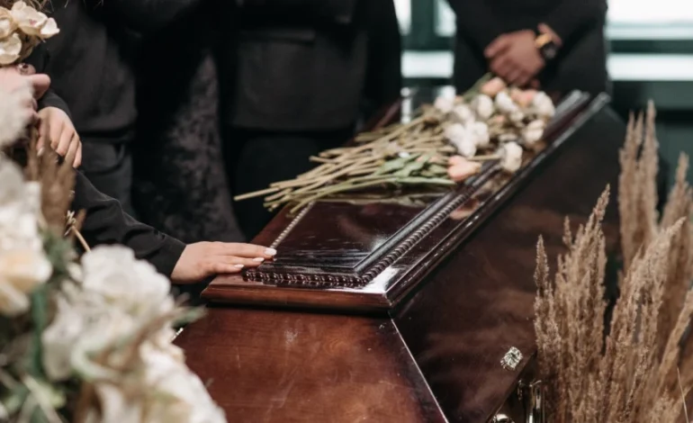 Horror: la anciana despierta justo antes de que fuera enterrado
– Primer plano