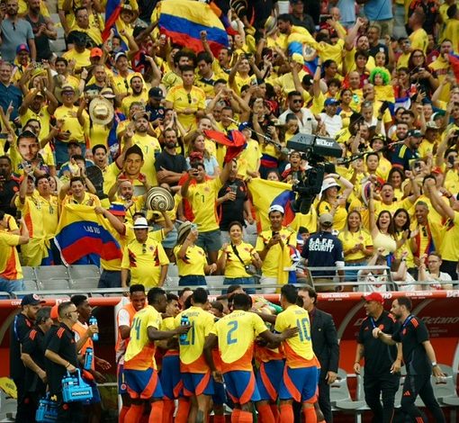 in Alive México vs Colombia: Preparación de la Copa Mundial
– Primer plano