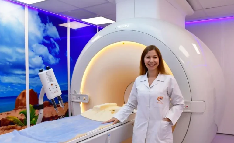 El primer equipo de resonancia magnética con inteligencia artificial llegó a Santa Marta: ¿Qué es eso?
– Primer plano