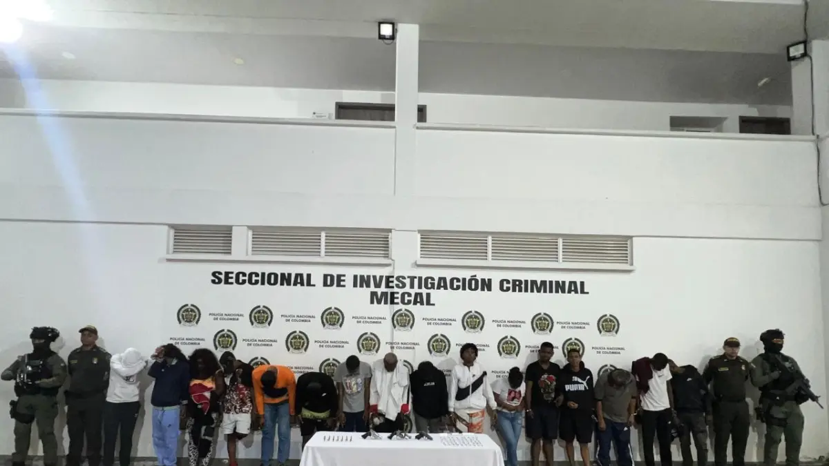 43 intervalos de tres carriles; Uno de ellos es un clan familiar que intercambia drogas por orden del apodo Luz

 – Primer plano