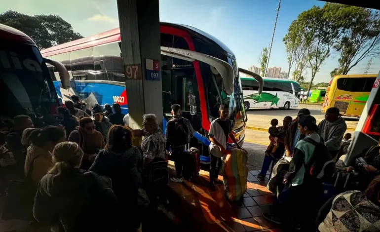 A cinco jóvenes desaparecidos en Santa Rosa de Lima, Bolívar, ofrecerían 2 millones de pesos de dos semanas para ir a «raspar la coca»

 – Primer plano