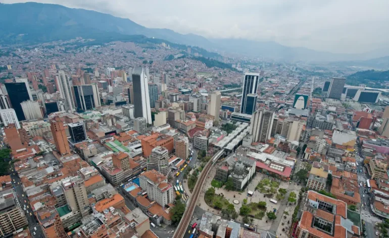 Medellína altos costos y estrategias de mantenimiento

 – Primer plano