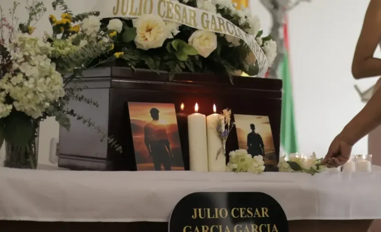 ¿Cómo desapareció la familia en el conflicto, haciendo un funeral durante una amenaza de grupos armados en el valle?
– Primer plano