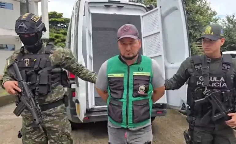 De esta manera, realizaron extorsión que llamaron a los campesinos a reuniones y atacaron explosivos que no participaron

 – Primer plano