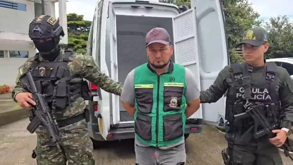 De esta manera, realizaron extorsión que llamaron a los campesinos a reuniones y atacaron explosivos que no participaron

 – Primer plano