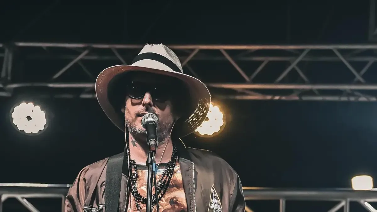 El vocalista José Matera se recupera en casa después de disparar a Barranquilla

 – Primer plano