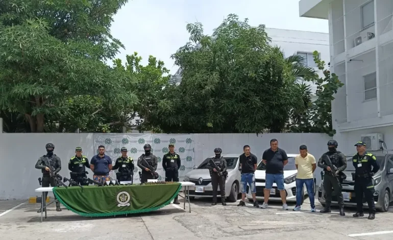 Capturan a cuatro hombres en Barranquilla con rifles de guerra y autos robados en
– Primer plano