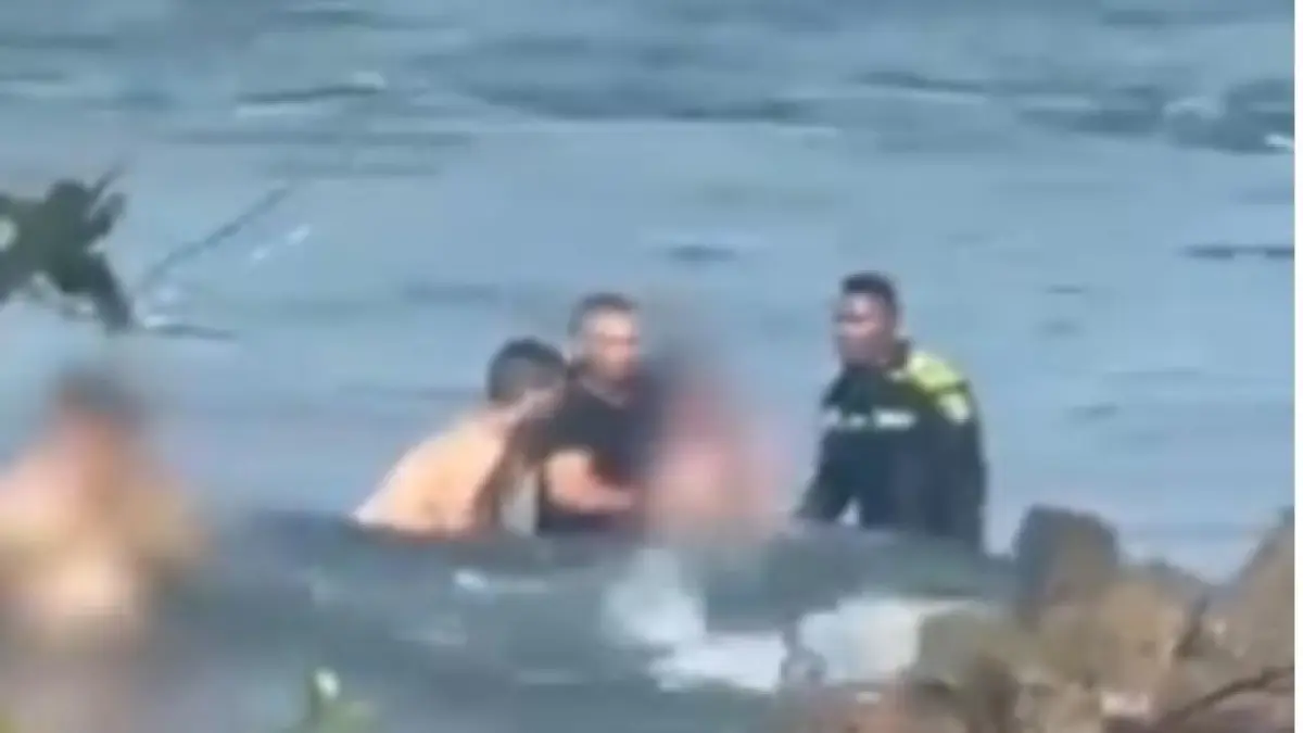 El agente de la policía arriesgó su vida cuando disparó en el mar para salvar a su padre y a su hija en Chocó

 – Primer plano