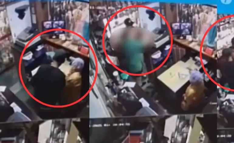 Increíble robo en Medellín: expandir y adjuntar al administrador de la tienda religiosa durante el robo
– Primer plano