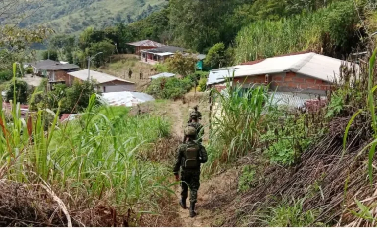 Las fuerzas públicas en Antioquia fueron sometidas a ataques explosivos de grupos de guerra 10 veces en 2025.

 – Primer plano