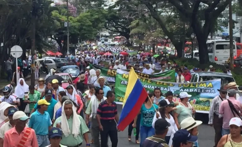 Los rroceros colombianos mantienen cerraduras en diferentes puntos, requiriendo precios honestos y cumplimiento de los contratos

 – Primer plano