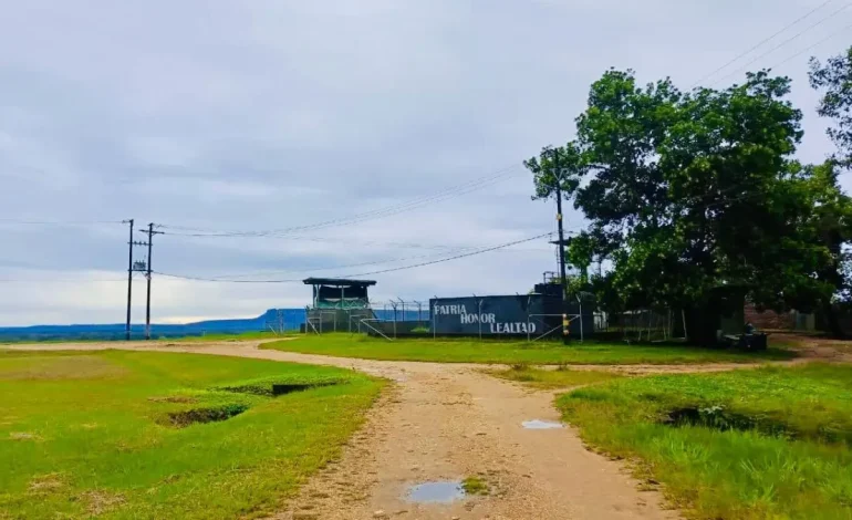 Dirige una base militar en el sitio hoy
 – Primer plano