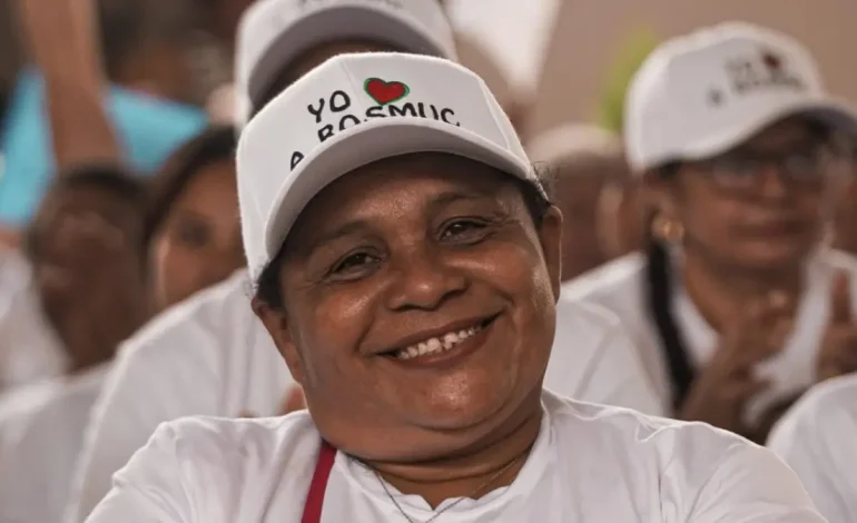 Cien mujeres de Córdoba recibieron los títulos de 1162 hectáreas de tierra en los municipios de Planeta y Sahagúnn

 – Primer plano