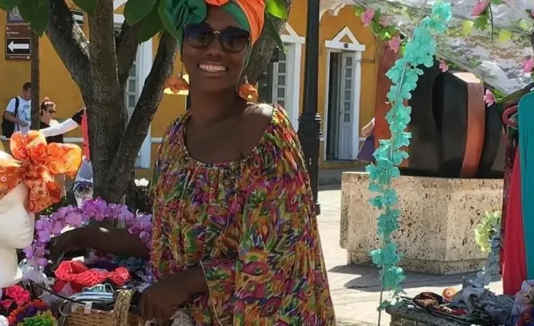 Rosmery Medrano, un reconocido vendedor de turbantes en el centro de Cartaagen, solicita el diálogo y las reglas claras para continuar actuando sin reasentamiento
– Primer plano