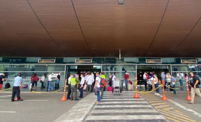 Aeropuerto de Rafael Núñez con operaciones canceladas: mal tiempo en Cartagena

 – Primer plano