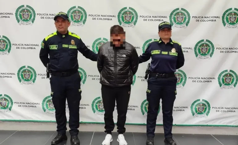 Cayó en Bogotá, es decir, Javier, pensó que era responsable de participar en un ataque terrorista contra Cai Meléndez, ubicado en el todo del sur.

 – Primer plano