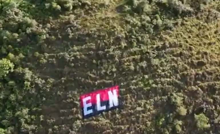 La bandera de Eln se instaló en la parte superior en el distrito de San Antonio de Prado en Medellín; Esta es la tercera insignia visible en 2025

 – Primer plano