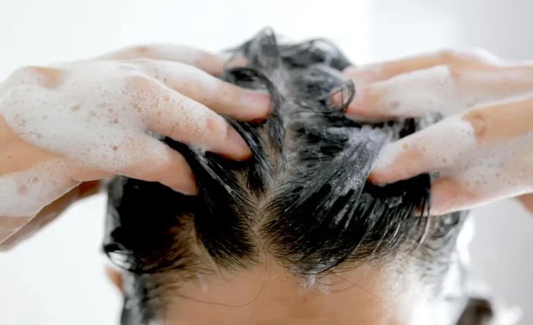 Se retiran del mercado un champú reconocido para una posible contaminación que puede afectar la salud de los consumidores
 – Primer plano