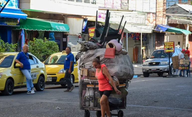 Las duras historias de más 133 mil mujeres que sostienen la economía informal de Cúcuta entre violencia, exclusión y rebusque en medio de la migración – Primer plano