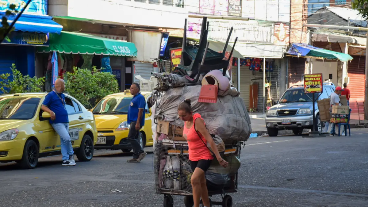 Las duras historias de más 133 mil mujeres que sostienen la economía informal de Cúcuta entre violencia, exclusión y rebusque en medio de la migración – Primer plano