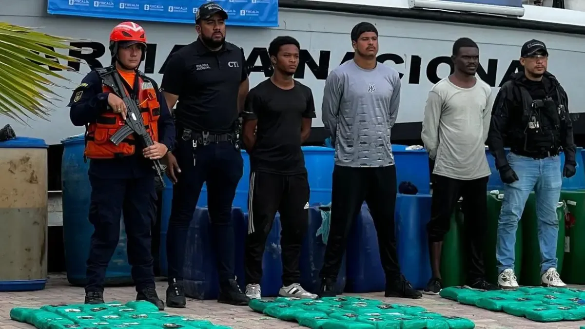 Armada agarra más de 700 kilogramos de marihuana en el mar Caribe cerca de Barranquilla y da tres Costa Rica relacionados con el «Clan del Golfo»

 – Primer plano