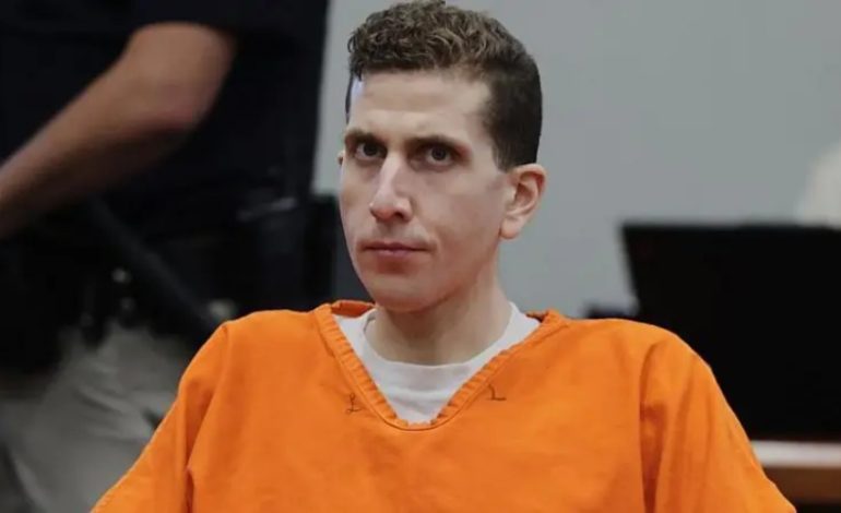 El acusado del brutal asesinato de 4 estudiantes en Idaho es sentenciado a cadena perpetua

 – Primer plano