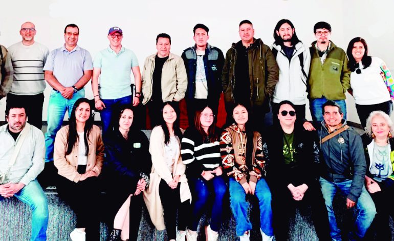 Una asamblea para la música de hierba para tener tu propia voz
 – Primer plano